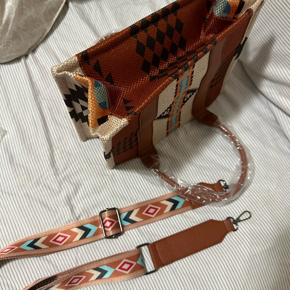 Southwest Design Crossbody - Picture 6 of 6